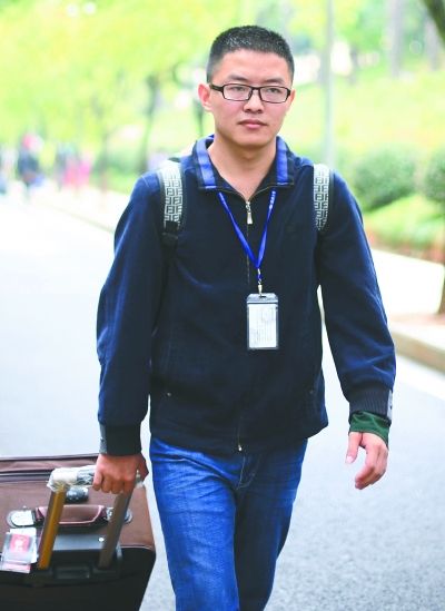 武汉大学大一新生报道 年龄最大者与最小者相