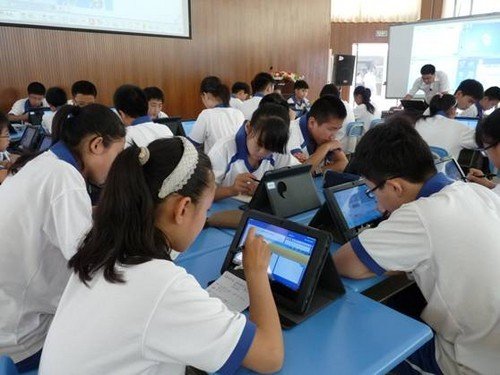 深圳小学试行平板终端上学 家长忧加重孩子网