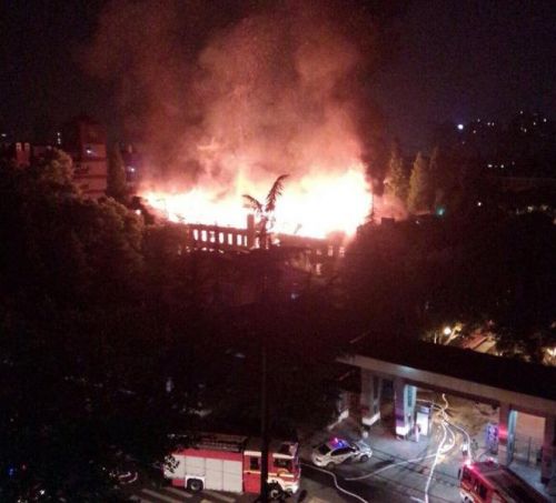 上海大学两校区凌晨相继失火 未造成人员伤亡