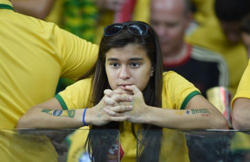 巴西世界杯历史上最大惨败 球迷痛哭释放不满