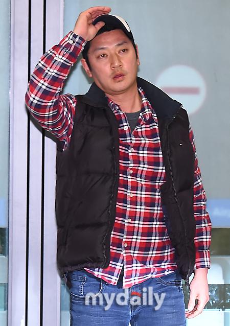 韩国歌手Bobby kim飞机上闹事被罚400万韩元