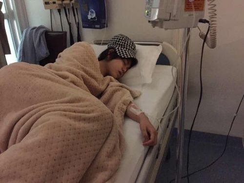 《报告教练》陈妍希累瘫入院输液 获队友力挺