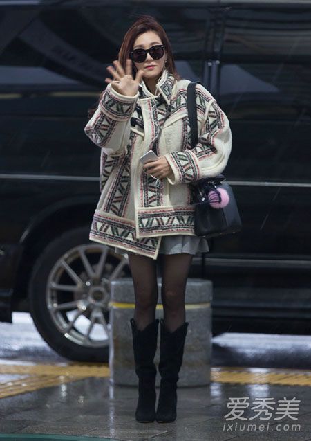 少女时代2015冬季街拍 示范各种外套搭配[9]