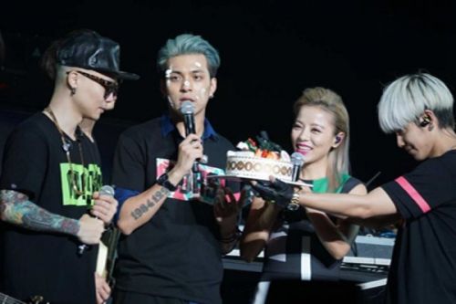 MP魔幻力量上海演唱会玩对战 丁当现身送蛋糕