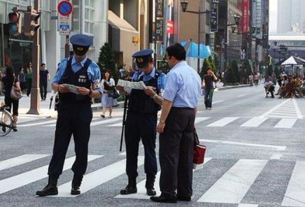 中游客打日本警察:超用餐时间后仍点单 扇脸警
