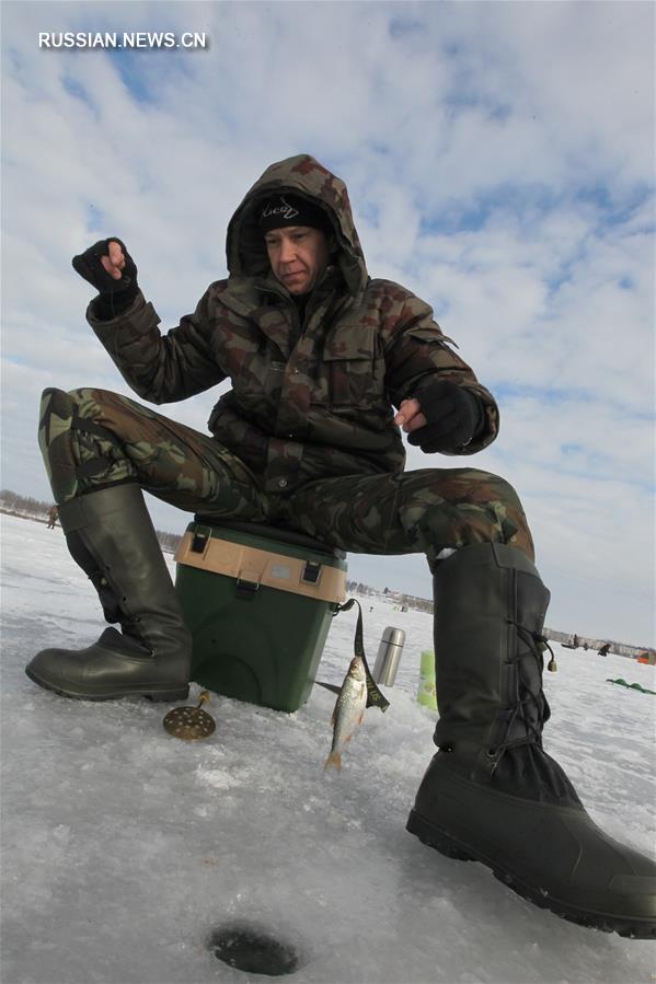 Зимняя рыбалка на озере в Смолевичах_1